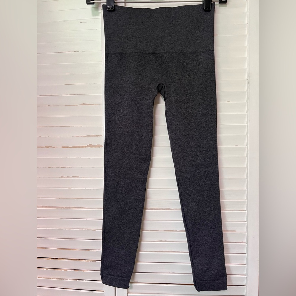 SPANX Gray Look At Me Now Compression Leggings XS Inseam 21”